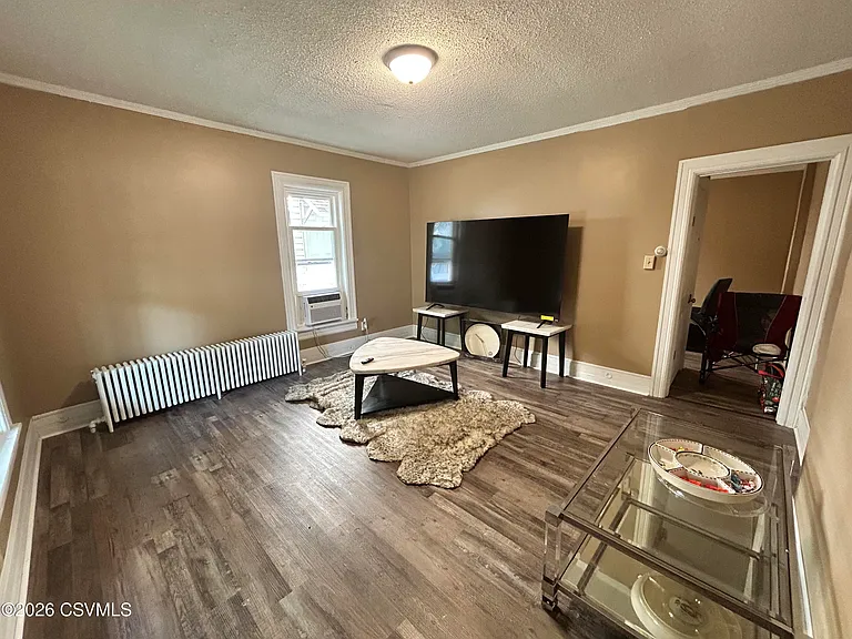 1225 Memorial Ave — Photo 3