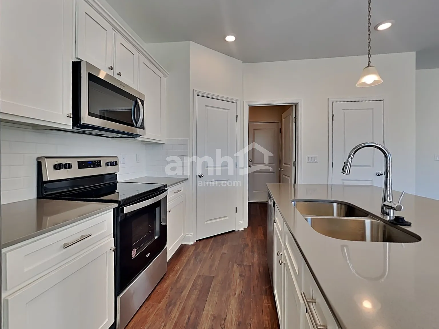 3 bed, 2.5 bath, 1685 sqft, $2,325 — Photo 3