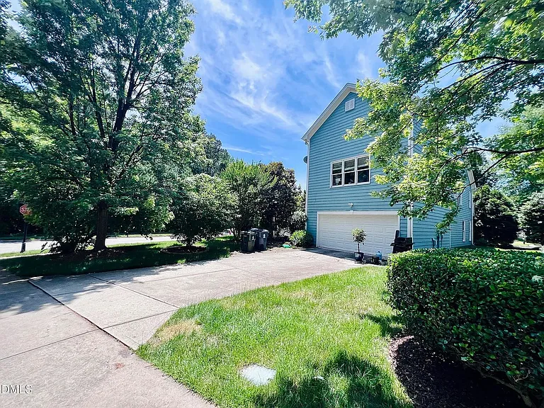 1073 Gold Rock Ln — Photo 25