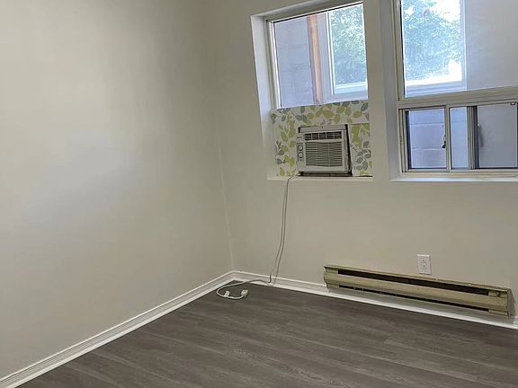 4th image of 623 Gerrard St E Unit 3