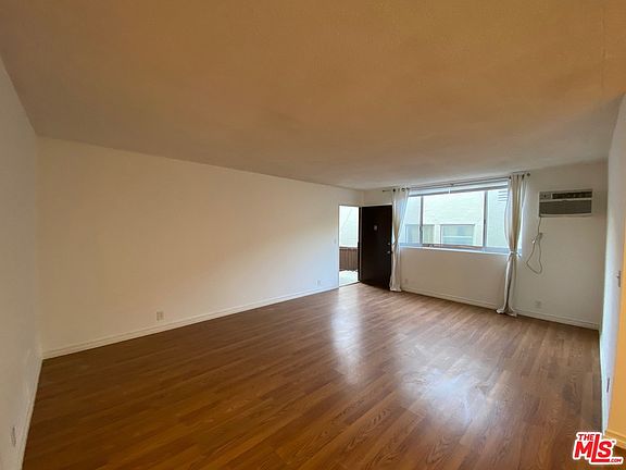 4th image of 617 N Sweetzer Ave APT 2