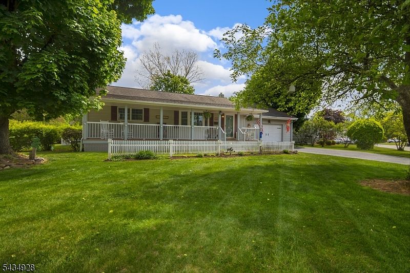1st image of 14 Justine Pl