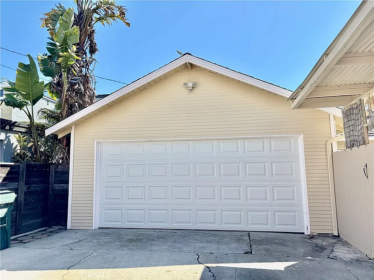 910 Acacia Ave — Photo 23
