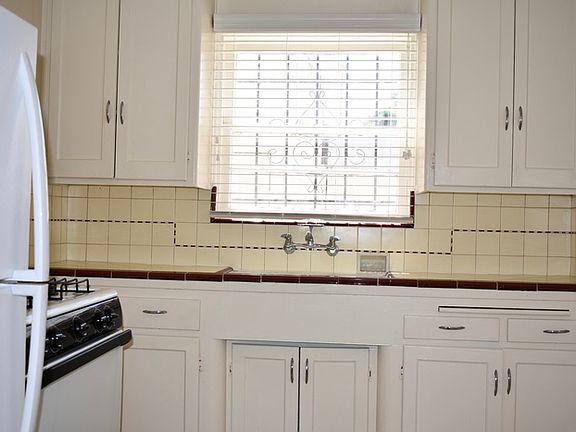 5th image of 4452 Marlborough Ave