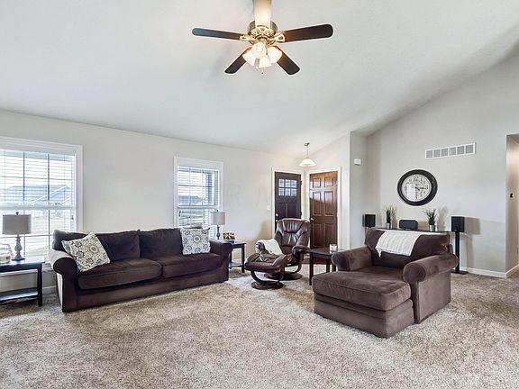 4th image of 33 Fieldcrest Dr