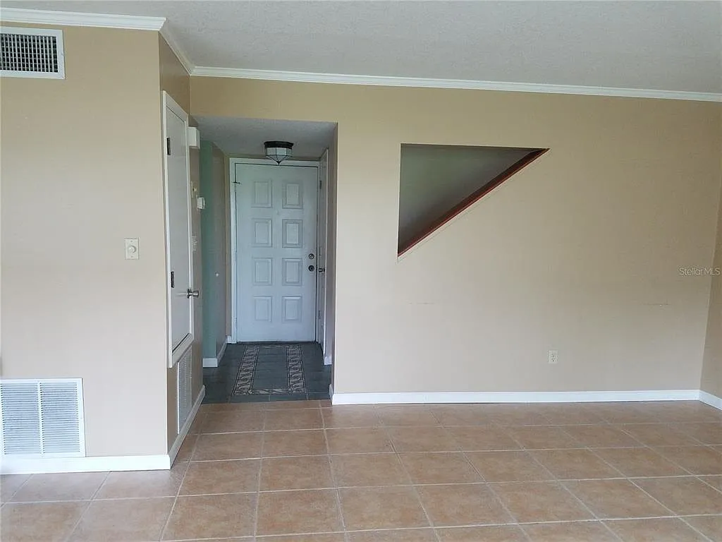 3 bed, 2.5 bath, 1677 sqft, $2,300 — Photo 2