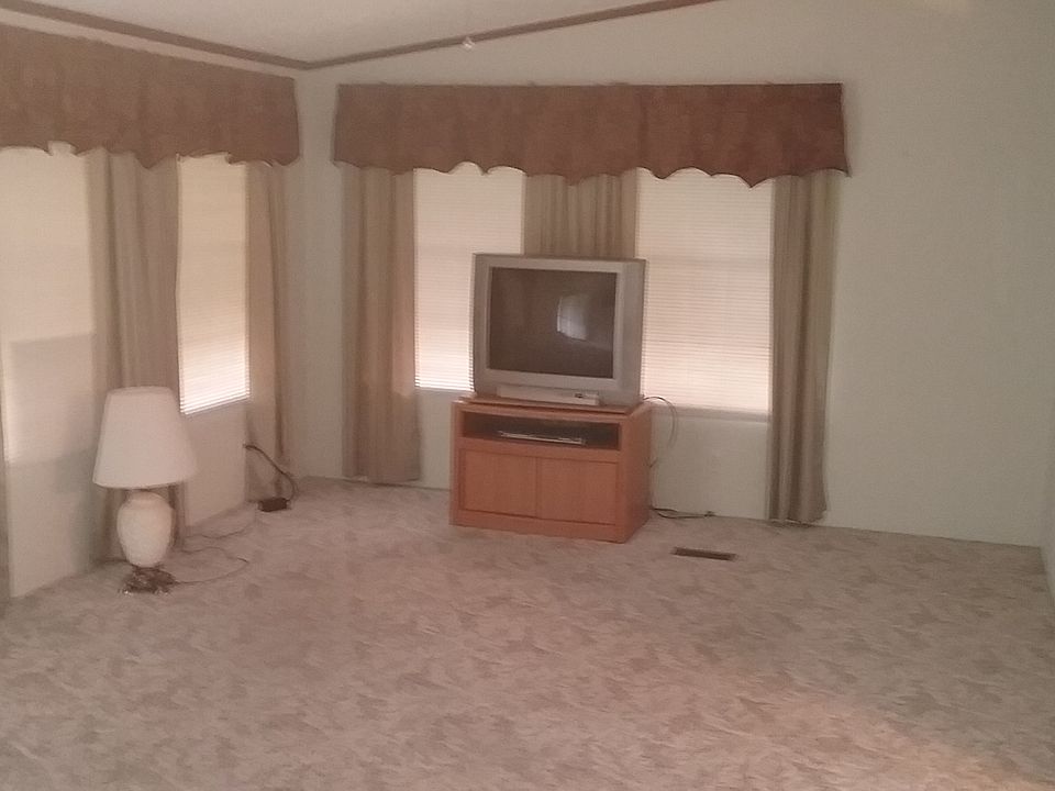 2nd image of 1408 Nora Dr