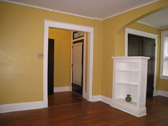 1st Flr Entry- large closet