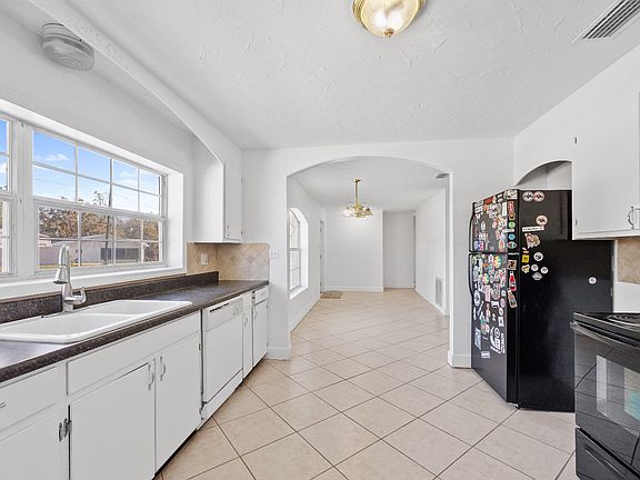 3rd image of 1204 Ruby St