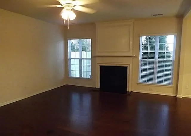 3 bed, 2.5 bath, 1702 sqft, $2,450 — Photo 2