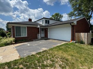 26853 Thomas St, Warren, MI 48091