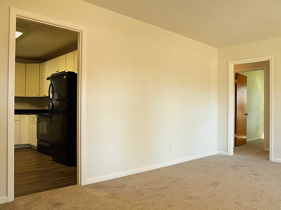 4th image of 411 Eastland Ave