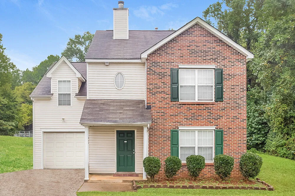 4 bed, 2.5 bath, 1611 sqft, $2,540 — Photo 1