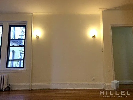 Rented by Hillel Realty Group | media 15