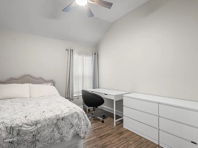 2304 Clancy Dr — Photo 14