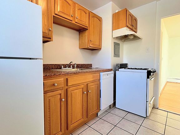 4th image of 1958 Delaware Ave APT 1
