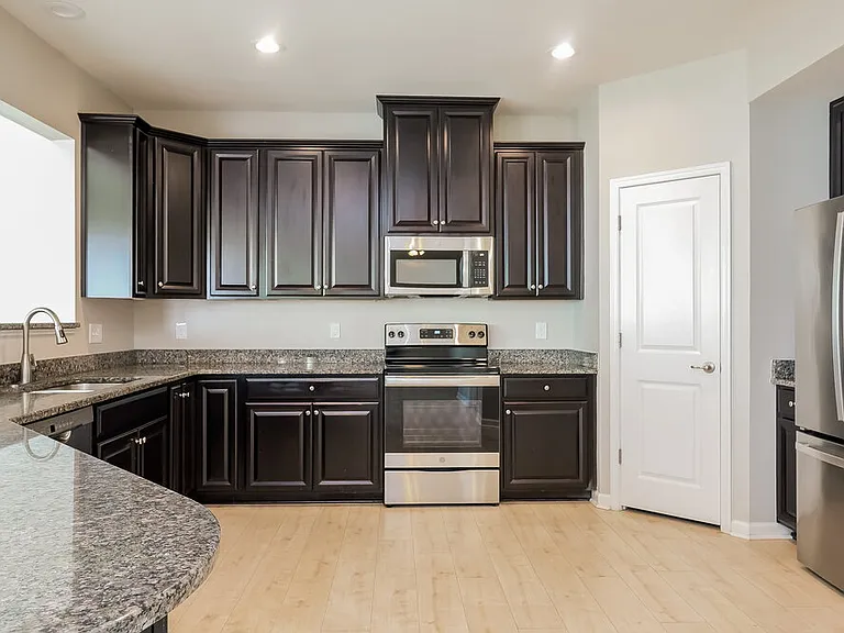 2212 Ambergate Dr — Photo 6