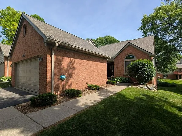 1032 Rosewood Ct, Brighton, MI 48116