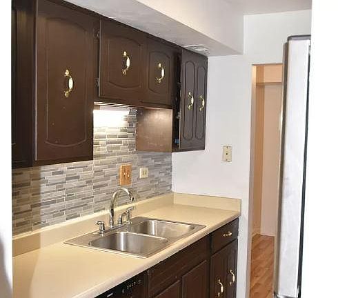 4th image of 2208 Country Club Dr APT 26