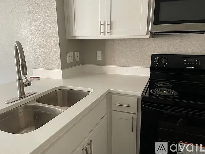 9803 Walnut St #101 — Photo 4
