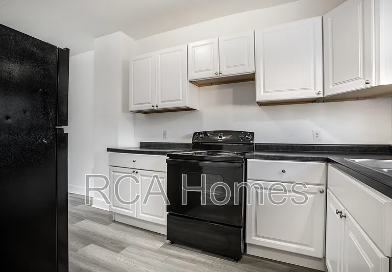 2960 N Park Ave — Photo 5