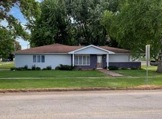 712 3rd St, Dumont, IA 50625