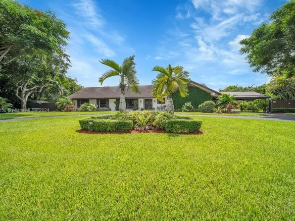 7706 SW 74th Ln, Miami, FL 33143