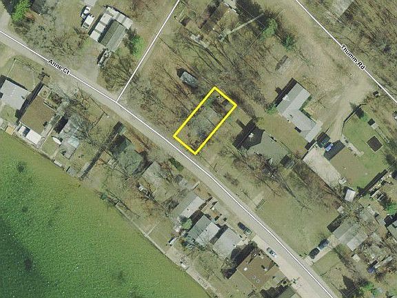 view of property and close proximity to Silver Lake