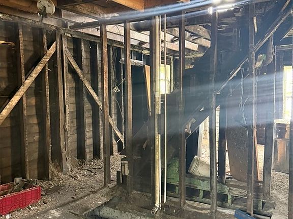 3rd image of 83 Cole St