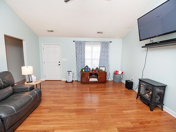 4th image of 331 S Ivestor Ct