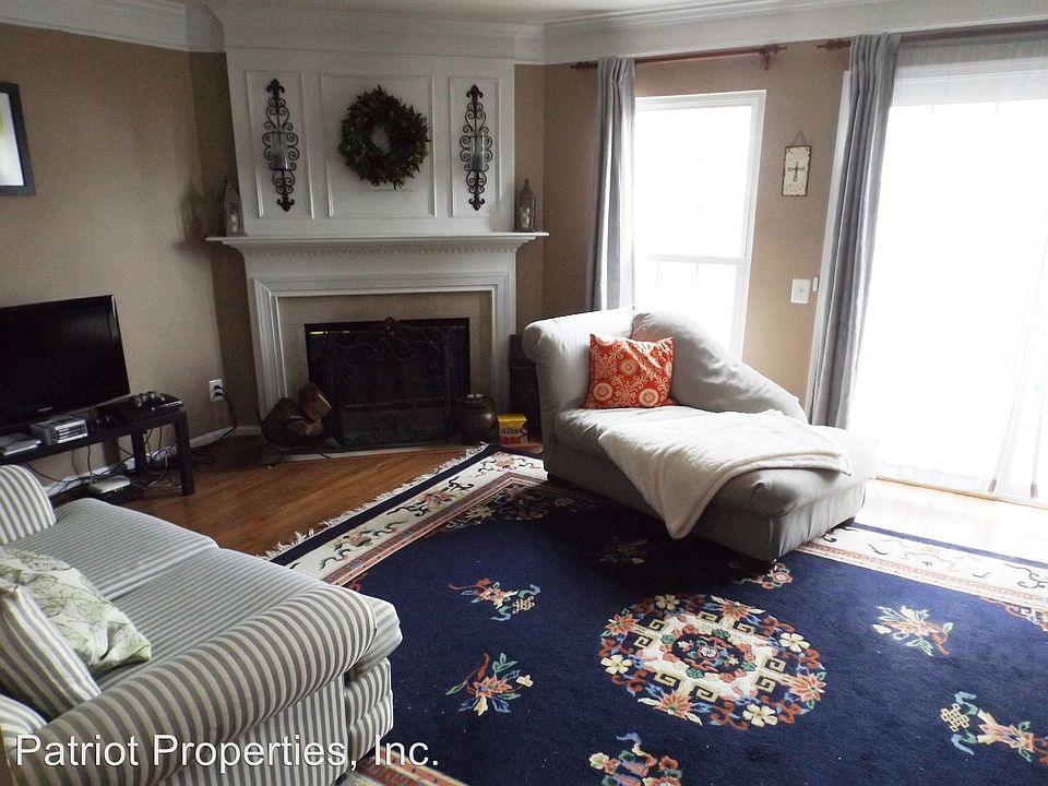 1st image of 306 Barnfield Sq NE