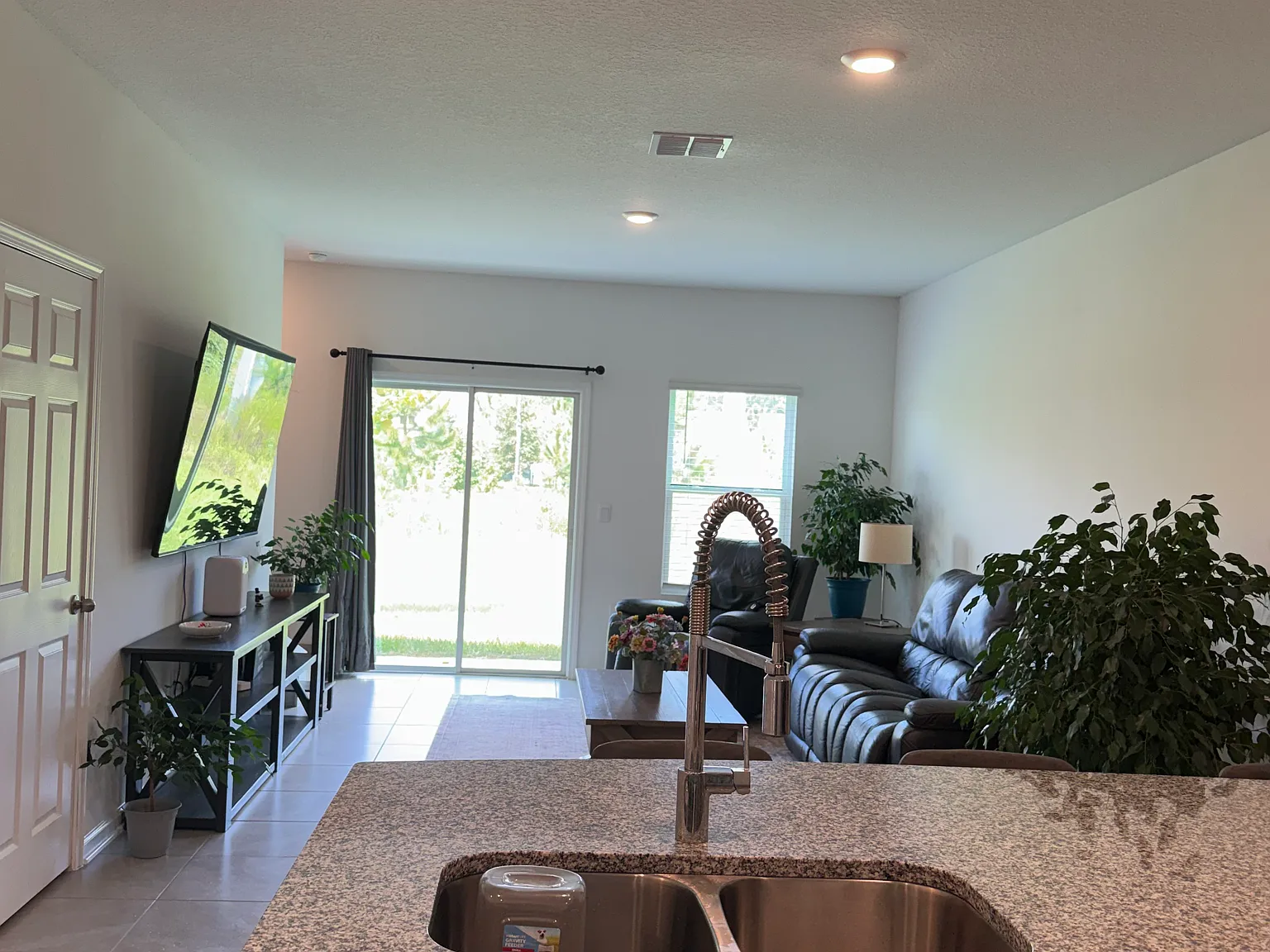 2 bed, 2.5 bath, 1210 sqft, $2,300 — Photo 4