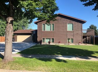 406 Munich Dr, Bismarck, ND 58504
