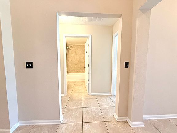 4th image of 2715 Salt Lake Dr