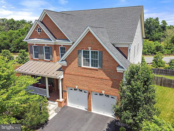 3rd image of 23150 Glenorchy Ct