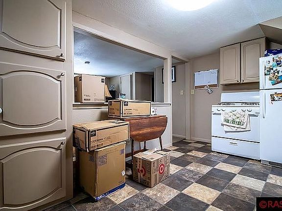 4th image of 1635 Beaver Ave