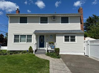 899 E Meadow Ave, North Bellmore, NY 11710