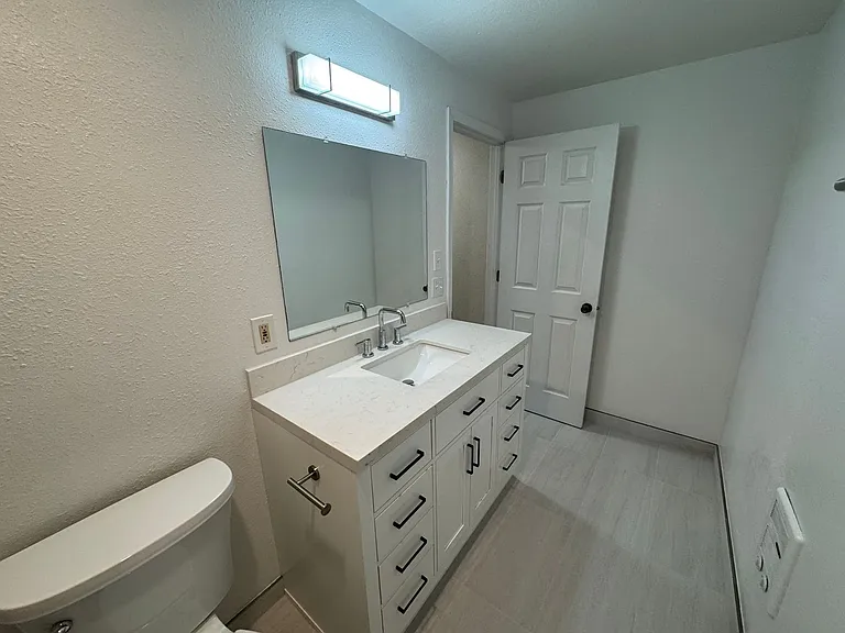 144 SW Lee St — Photo 30