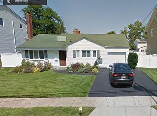 107 Hampton Way, Merrick, NY 11566