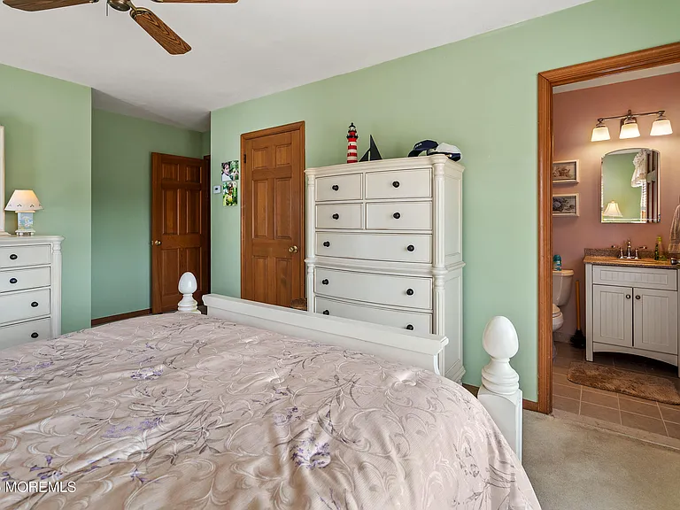 466 E Bay Ave — Photo 17