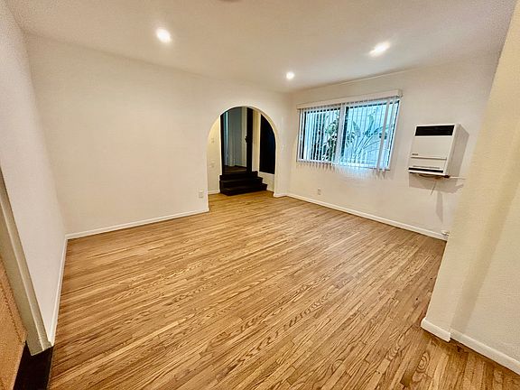 3rd image of 2130 Vista Del Mar St #6