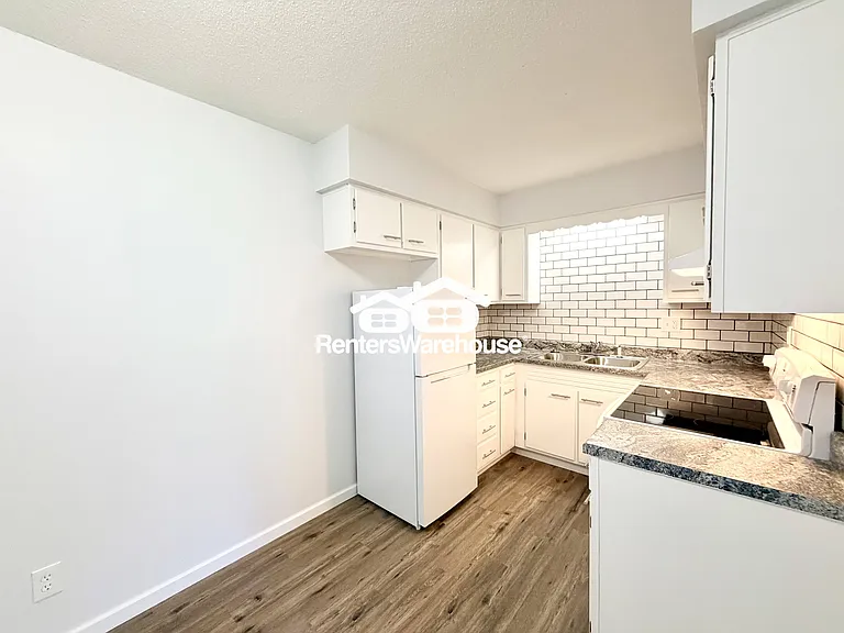 211 S Green St #4 — Photo 6