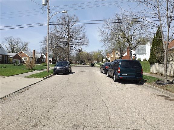 4th image of 1631 Newton Ave