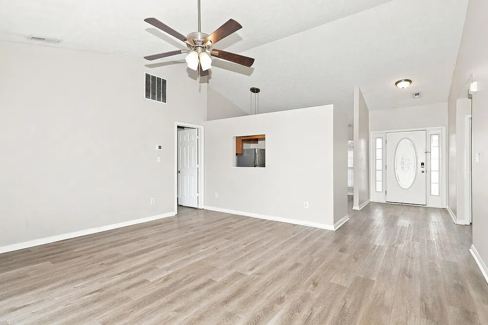 3 bed, 2.0 bath, 1416 sqft, $1,940 — Photo 4