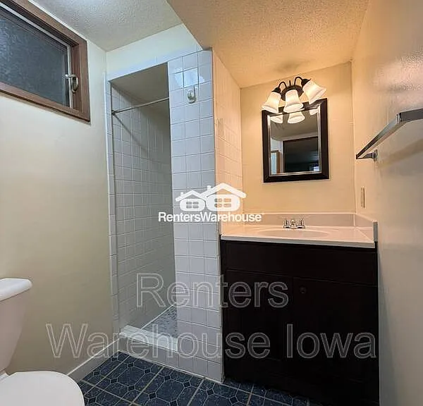 1215 Cummins Pkwy — Photo 10