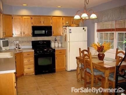 Large Eat-in Kitchen
						:
						Tile Floor
