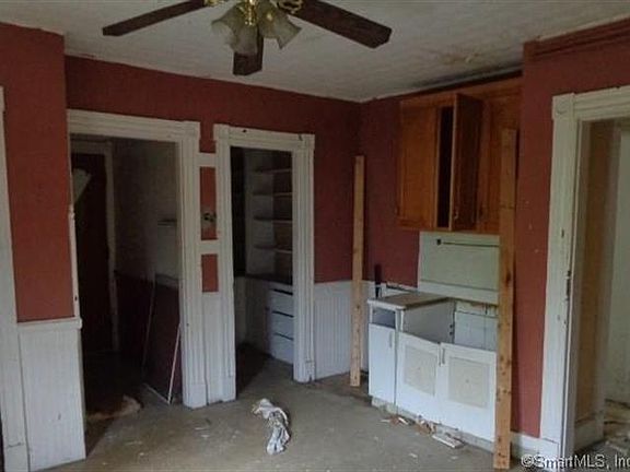 4th image of 105 Easton Ave