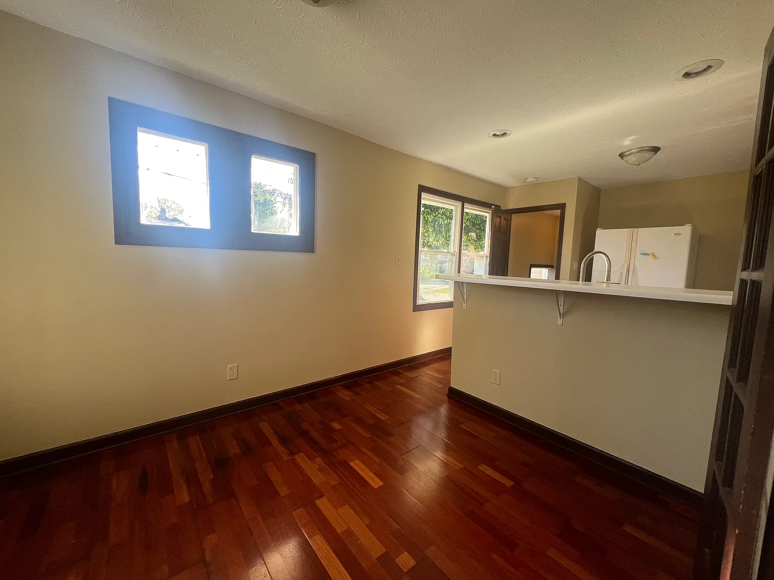 1207 E Edwards Ave — Photo 4