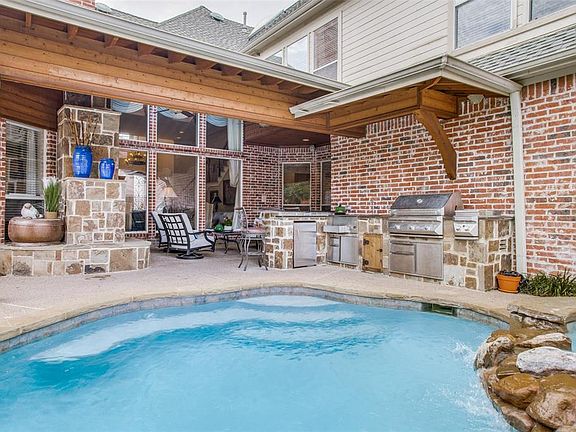 4th image of 5965 Temple Dr