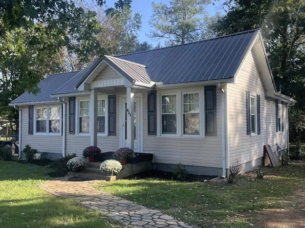 511 1st St E, Lawrenceburg, TN 38464